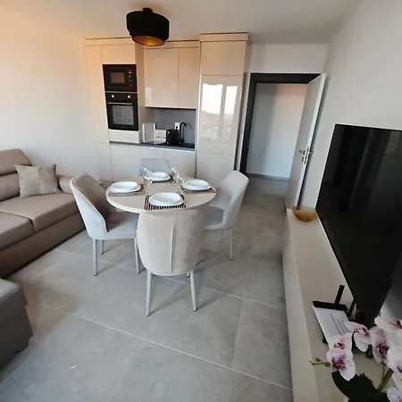 شقة Panoramic Sea View - Balcony - Close To & Center - Free Parking